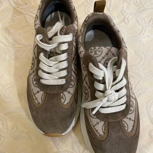 Tory Burch Monogram Sneaker - Excellent condition- size 6
